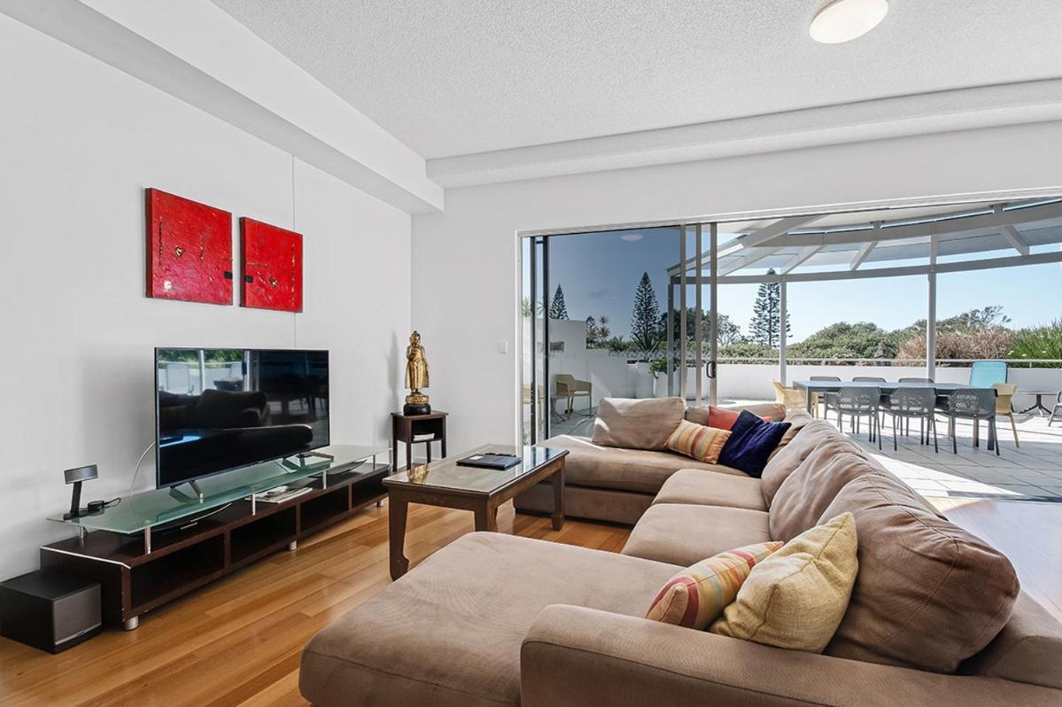 Silver Sea On Sixth Apartment